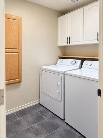 9208 Masini Lane NW, Albuquerque, NM 87114