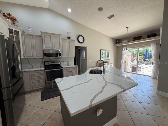 9243 13TH AVENUE CIRCLE NW, Bradenton, FL 34209