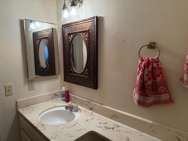 7040 Valley Forge Drive, Gilroy, CA 95020