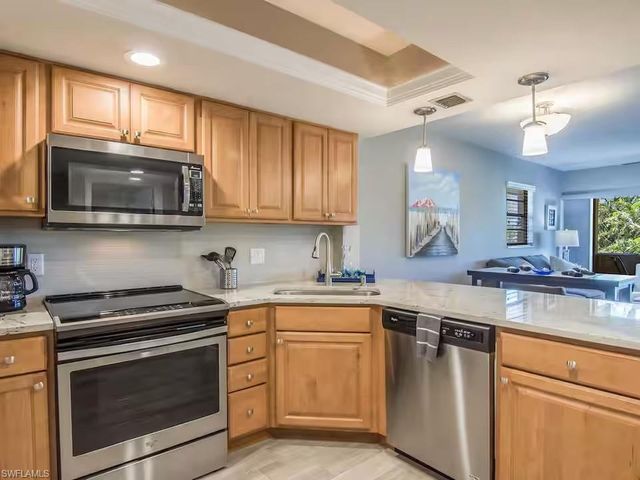 600 Neapolitan WAY 341, Naples, FL 34103