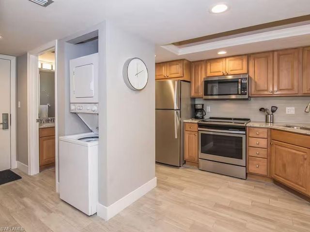 600 Neapolitan WAY 341, Naples, FL 34103