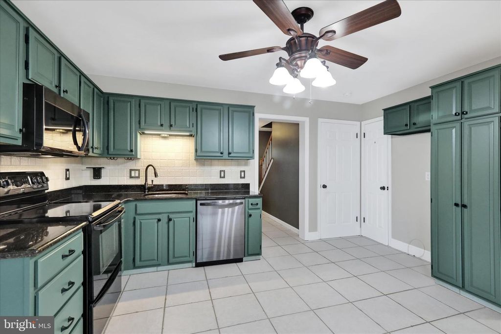 Image 11 of property listing at 2381 HEATHER LN, Pottstown, PA 19464