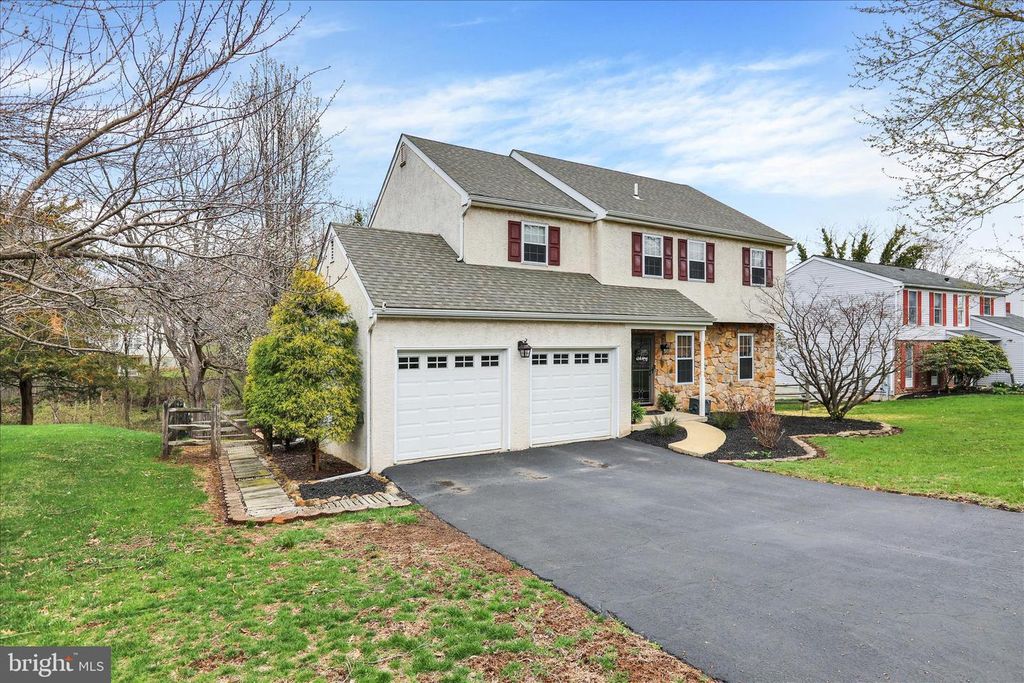 Image 3 of property listing at 2381 HEATHER LN, Pottstown, PA 19464