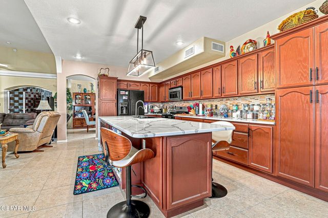 729 DESERT SILVER Drive, Horizon City, TX 79928