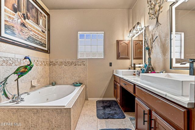 729 DESERT SILVER Drive, Horizon City, TX 79928