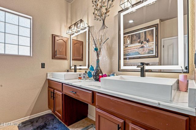 729 DESERT SILVER Drive, Horizon City, TX 79928