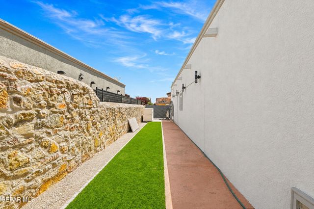 729 DESERT SILVER Drive, Horizon City, TX 79928