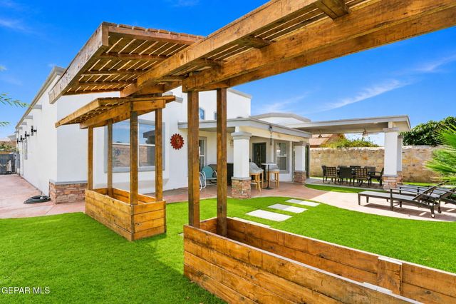 729 DESERT SILVER Drive, Horizon City, TX 79928