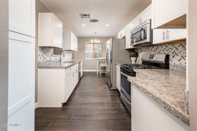 2344 W MITCHELL Drive, Phoenix, AZ 85015