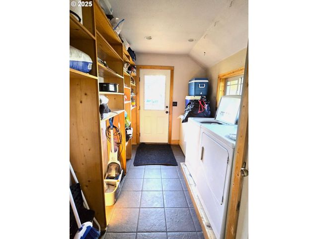 100 Se HILLCREST Rd, John Day, OR 97845