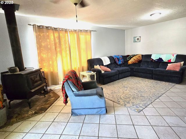 100 Se HILLCREST Rd, John Day, OR 97845