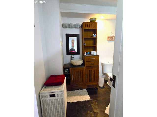 100 Se HILLCREST Rd, John Day, OR 97845