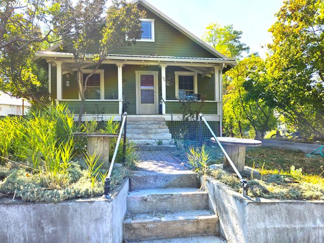100 Se HILLCREST Rd, John Day, OR 97845