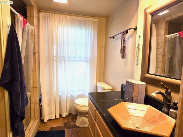 100 Se HILLCREST Rd, John Day, OR 97845