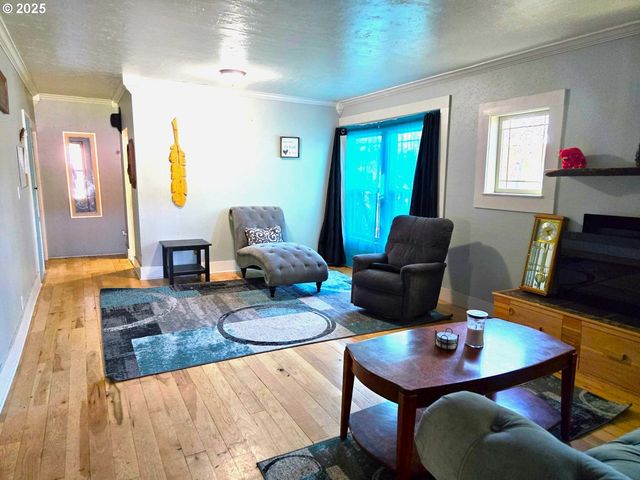 100 Se HILLCREST Rd, John Day, OR 97845