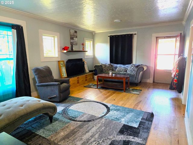 100 Se HILLCREST Rd, John Day, OR 97845