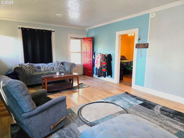 100 Se HILLCREST Rd, John Day, OR 97845