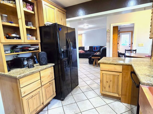 100 Se HILLCREST Rd, John Day, OR 97845
