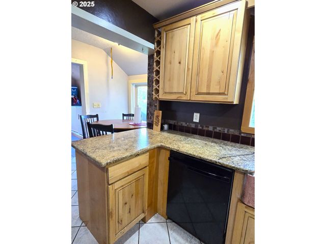 100 Se HILLCREST Rd, John Day, OR 97845