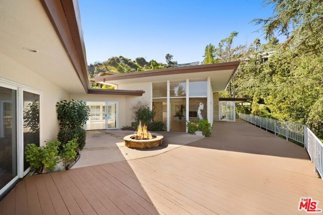 1743 Stone Canyon Road, Los Angeles, CA 90077