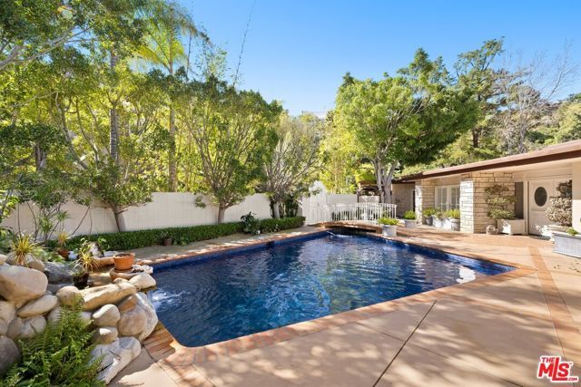 1743 Stone Canyon Road, Los Angeles, CA 90077