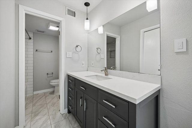 3609 Las Colinas DR A, Austin, TX 78731