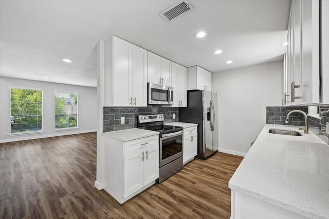 3609 Las Colinas DR A, Austin, TX 78731