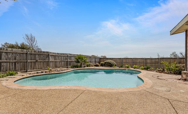 100 Bowie Street, Forney, TX 75126