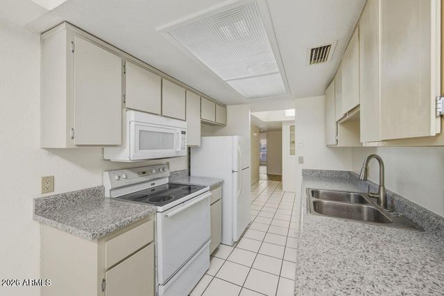 6120 E AUGUSTA Circle, Mesa, AZ 85215