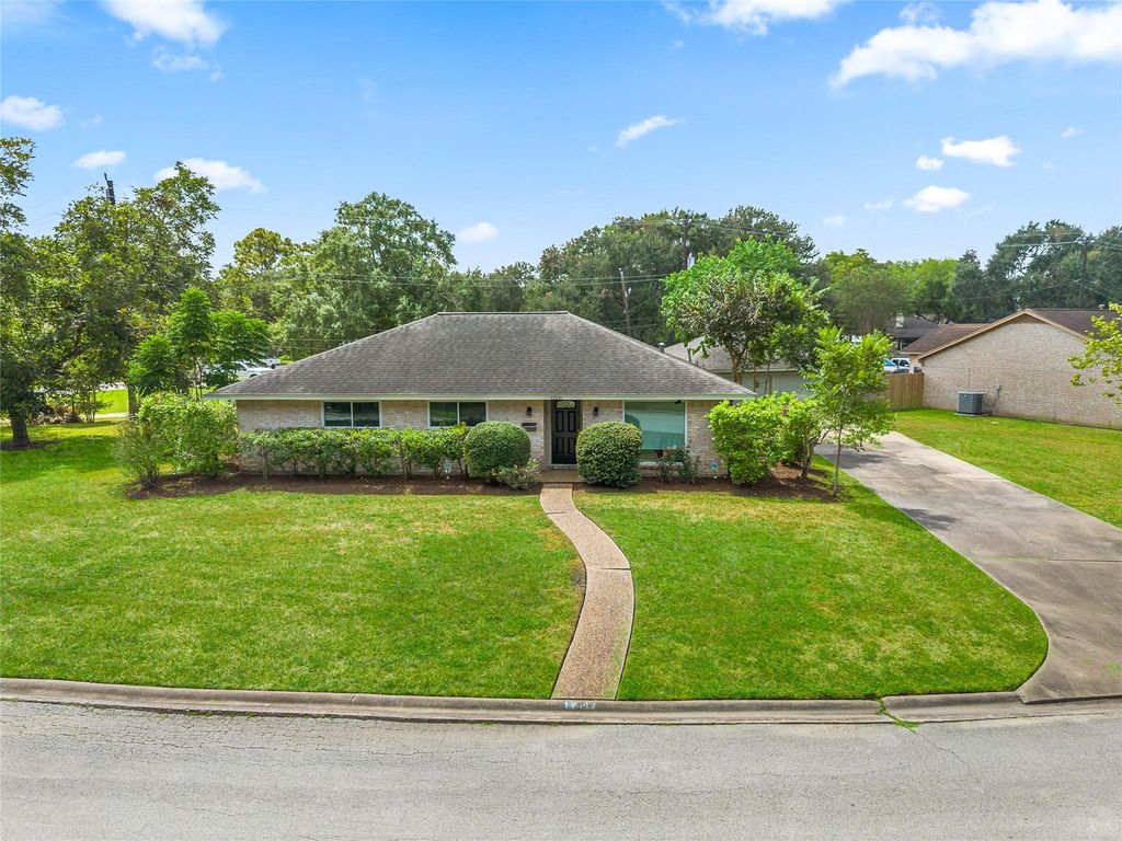 3822 Avenue P, Rosenberg, TX 77471