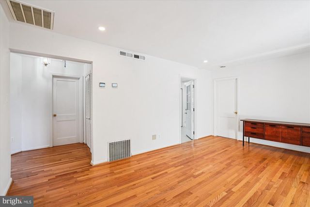 3201 NOTTAGE LN, Falls Church, VA 22042