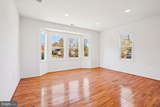 3201 NOTTAGE LN, Falls Church, VA 22042