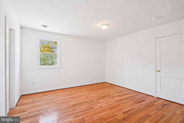 3201 NOTTAGE LN, Falls Church, VA 22042