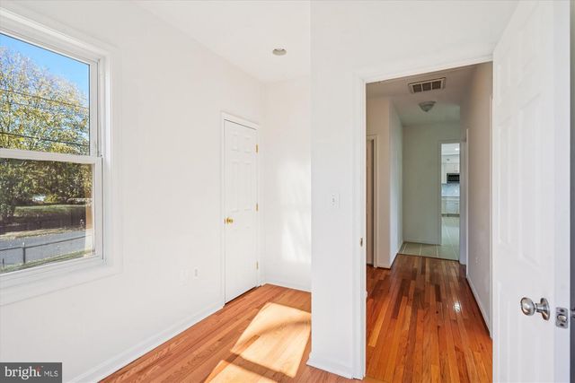 3201 NOTTAGE LN, Falls Church, VA 22042