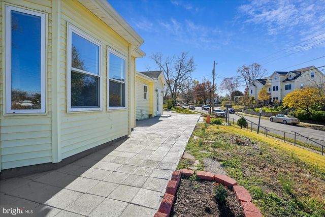 3201 NOTTAGE LN, Falls Church, VA 22042