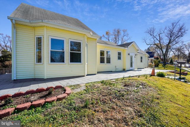 3201 NOTTAGE LN, Falls Church, VA 22042