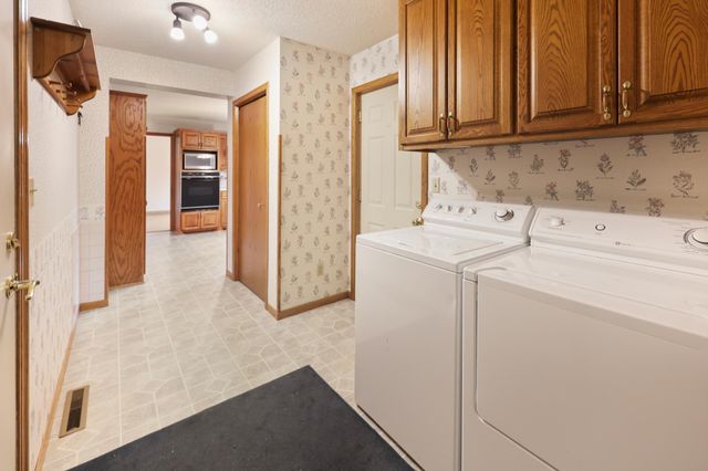 828 Brookwood Lane, Sartell, MN 56377
