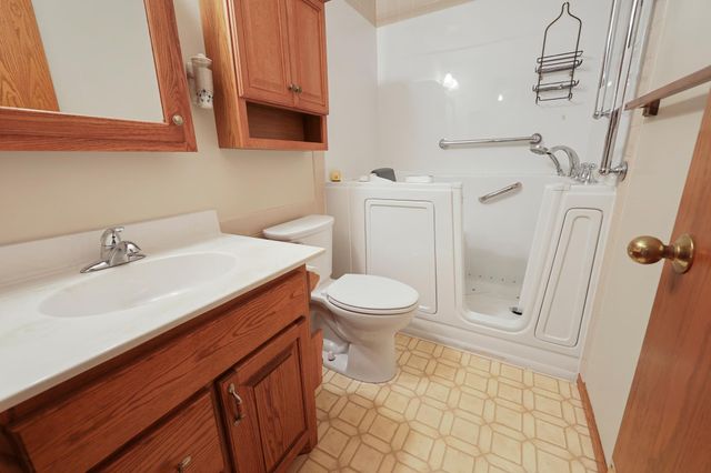 828 Brookwood Lane, Sartell, MN 56377