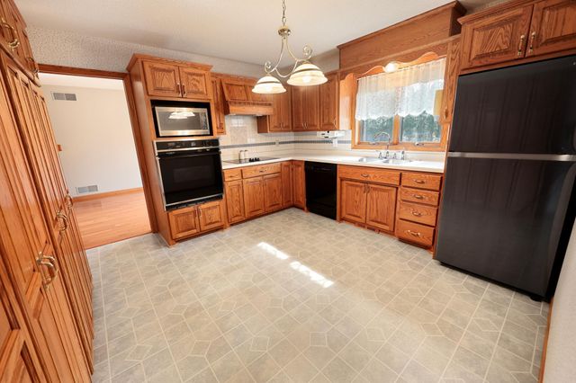 828 Brookwood Lane, Sartell, MN 56377