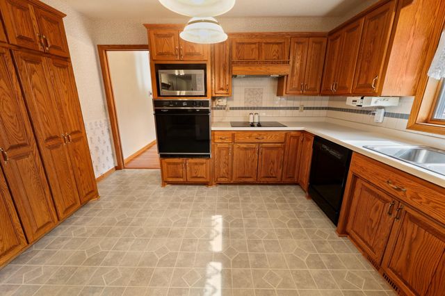 828 Brookwood Lane, Sartell, MN 56377