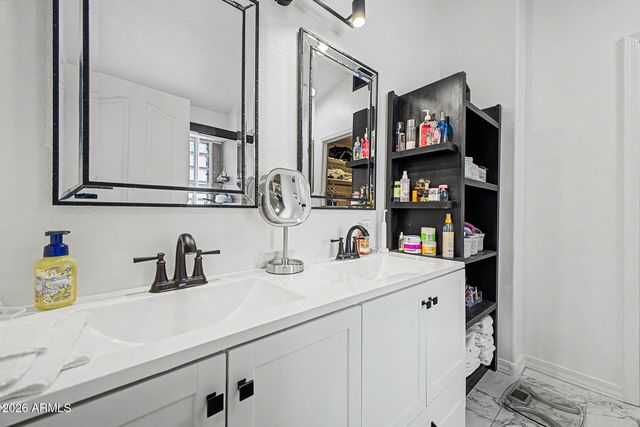 524 W NARANJA Avenue, Mesa, AZ 85210