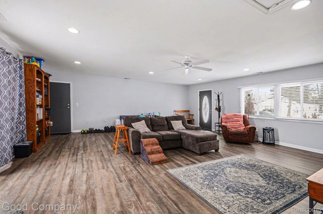 29726 Gloria Street, St. Clair Shores, MI 48082