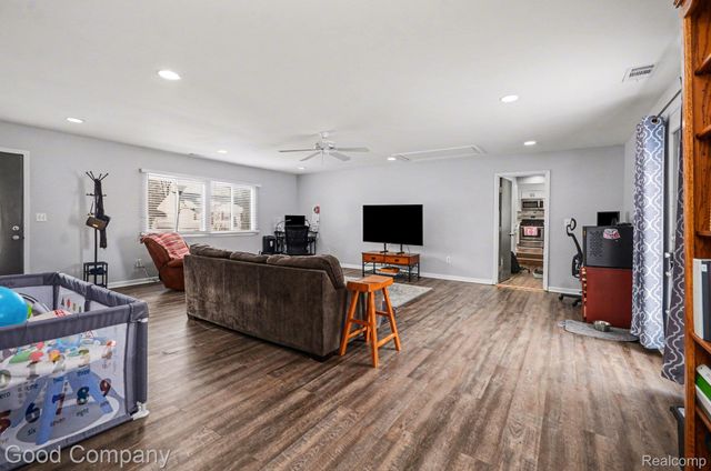 29726 Gloria Street, St. Clair Shores, MI 48082