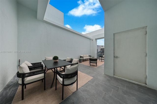 92 SW 3rd St 5202, Miami, FL 33130