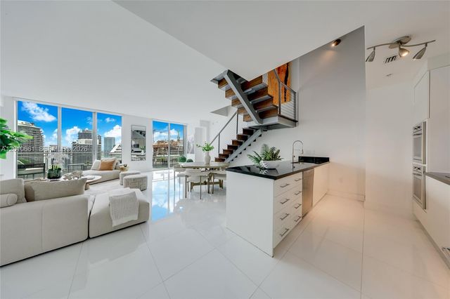 92 SW 3rd St 5202, Miami, FL 33130