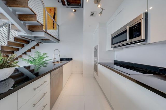 92 SW 3rd St 5202, Miami, FL 33130