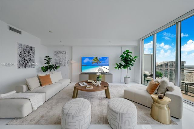 92 SW 3rd St 5202, Miami, FL 33130