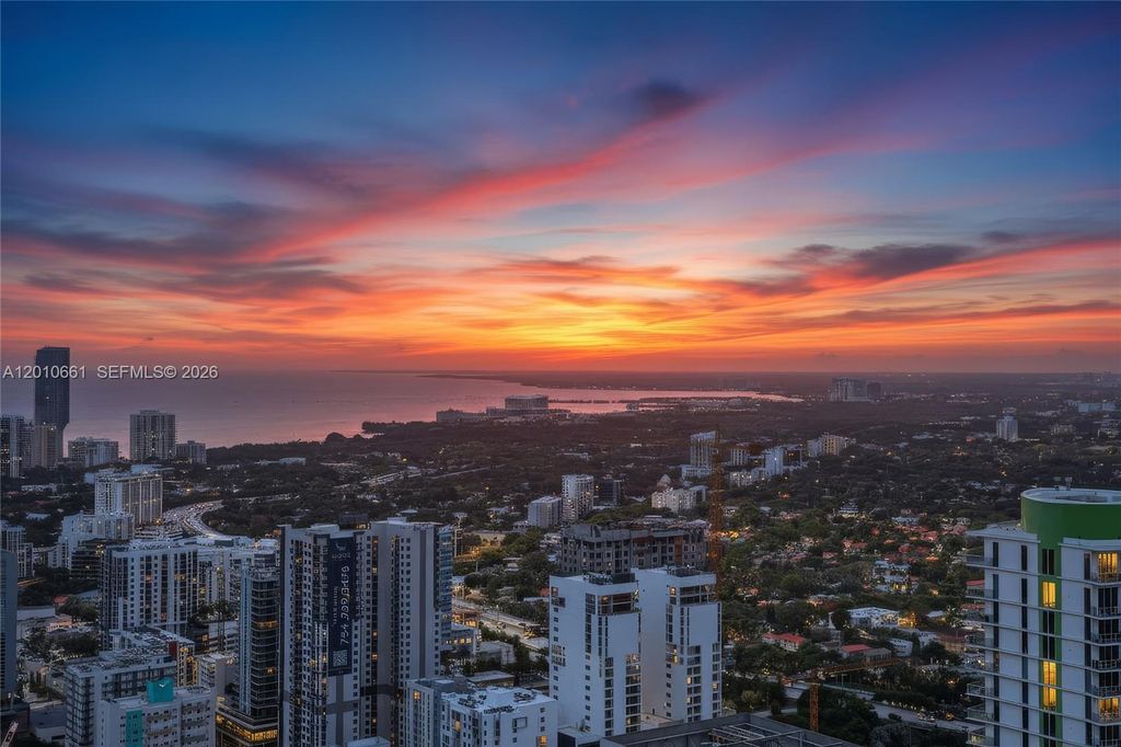 92 SW 3rd St 5202, Miami, FL 33130