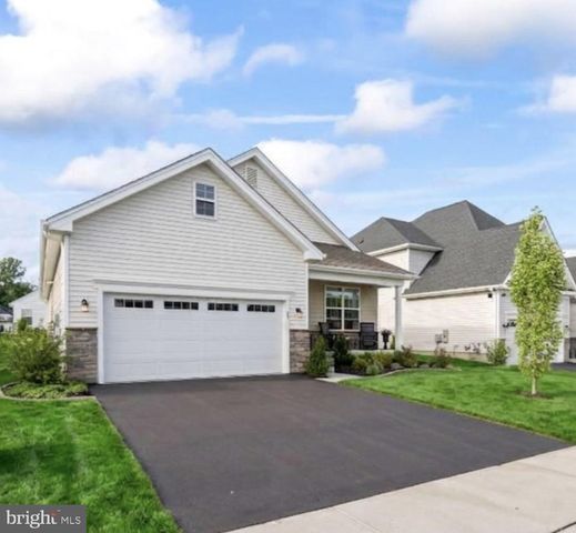 38 KEENELAND, New Egypt, NJ 08533