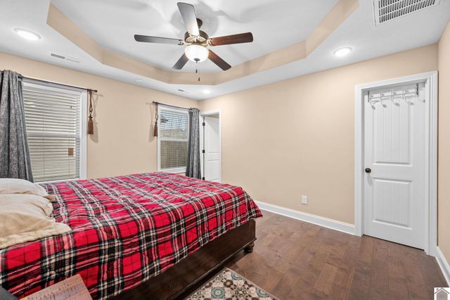 240 Azalea Dr, Oak Grove, KY 42262